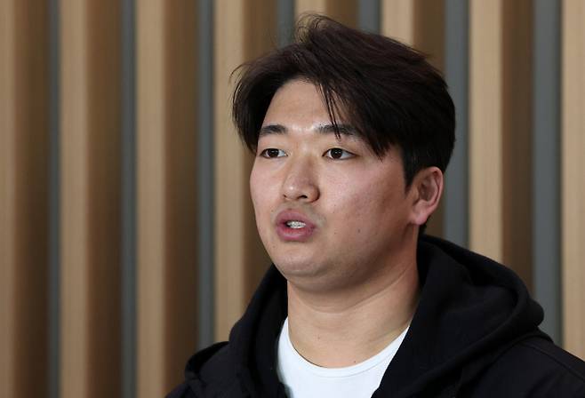 손가락 부상을 당한 고우석이 개막 이후 약 두 달 만에 실전 등판에 나섰다. 사진은 지난해 2월9일 인천 국제공항을 통해 귀국한 고우석의 모습. /사진=뉴스1