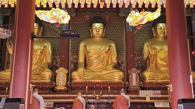 서울 조계사 대웅전 불상
