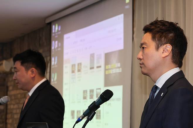 지난 7일 서울 강남구 한 공유오피스에서 고 김새론 유족의 법률대리인인 부지석 변호사와 가로세로연구소 대표 김세의씨가 입장문을 발표하고 있다. 연합뉴스