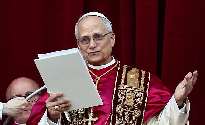 새 교황으로 선출된 로버트 프랜시스 프레보스트 추기경. 새 교황 즉위명은 레오 14세다. 연합뉴스