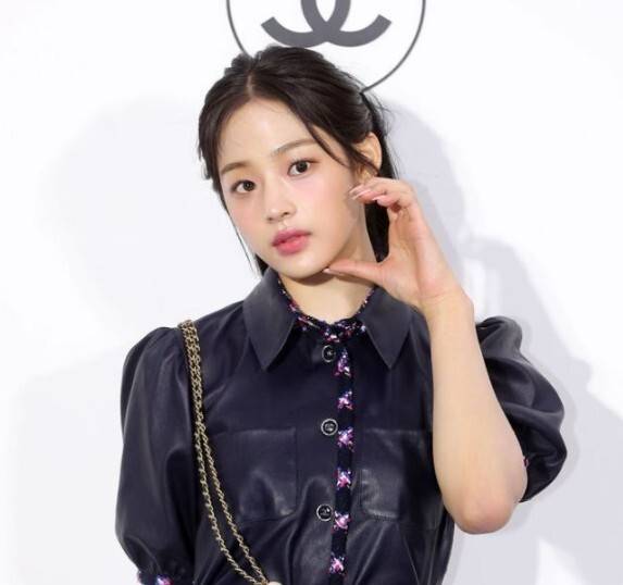 뉴진스 민지가 생일을 맞아 장문의 편지를 공개했다. 뉴시스