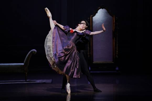 국립발레단의 ‘카멜리아 레이디’ 공연 장면. 마르그리트 역의 발레리나 조연재와 아르망 뒤발 역의 발레리노 변성완.  국립발레단 제공