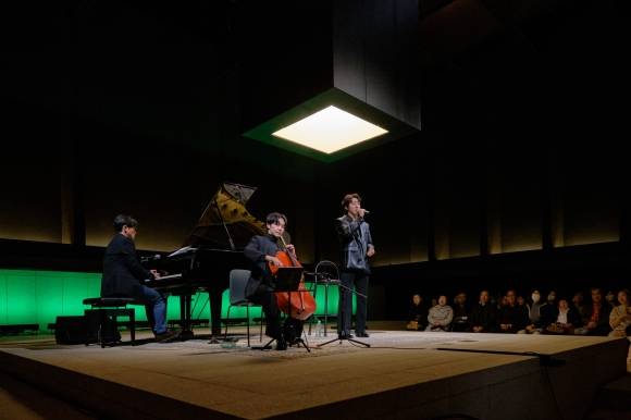 중구문화재단이 구민의 문화 복지 증진을 위해 기획한 거리형 음악 공연 사업인 ‘뮤직 퍼레이드’ 중 지난해 11월 9일 서소문성지역사박물관 콘솔레이션홀에서 열린 공연 ‘가을 음악회’의 모습.  중구문화재단 제공