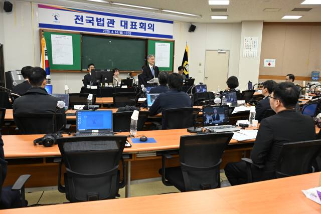 조희대 대법원장이 14일 경기도 고양시 사법연수원에서 열린 전국법관대표회의에서 인사말을 하고 있다. 사진=전국법관대표회의