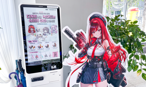 - 일부 매장에서는 캐릭터들의 등신대와 사진을 찍을 수 있다