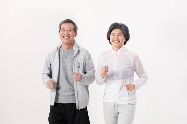 당뇨 전 단계에서 당뇨병으로 진행되는 것을 막으려면 빠르게 걷기 등 운동을 꾸준히 해야 한다. [사진=클립아트코리아]