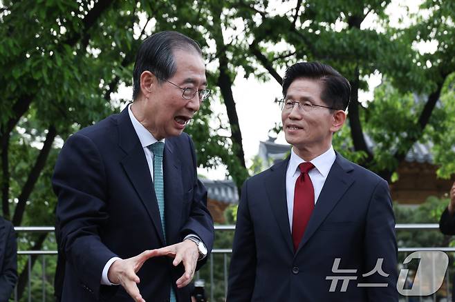 김문수 국민의힘 대통령 후보와 한덕수 예비후보. 2025.5.8/뉴스1 ⓒ News1 안은나 기자