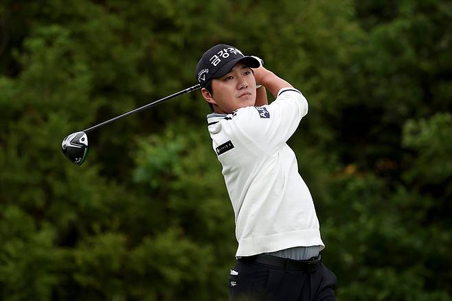 옥태훈이 10일 열린 KPGA 클래식 2라운드 4번홀에서 티샷을 하고 있다. 사진 | KPGA