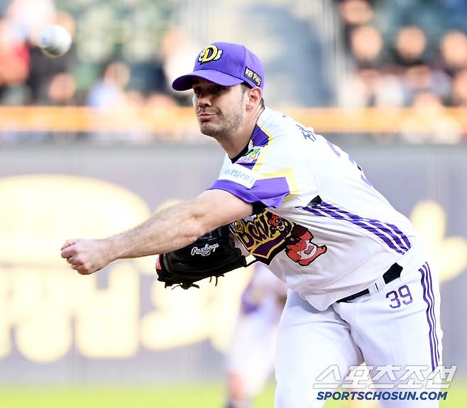7일 잠실야구장에서 열린 LG와 두산의 경기, 두산 선발투수 잭로그가 역투하고 있다. 잠실=허상욱 기자wook@sportschosun.com/2025.05.07/