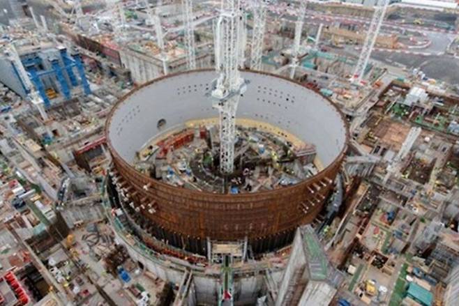 프랑스전력공사(EDF)가 2017년 수주한 영국 힝클리포인트C 원전 건설현장 모습. 2025년 완공 목표였으나 최근 2031년까지 완공 기간이 지연되면서 논란이 일고 있다. 프랑스 EDF 홈페이지