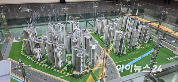 9일 인천 서구 청라동에 마련된 부천대장 A7·A8블록 모형도. [사진=이수현 기자]