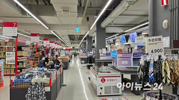 서울의 한 홈플러스의 한산한 계산대. 2025.05.09 [사진=진광찬 기자]