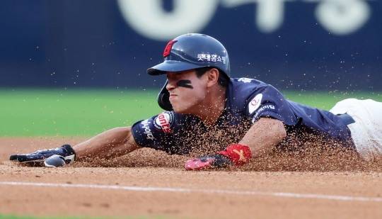 황성빈 허슬플레이. 사진[연합뉴스]