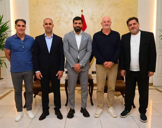 이라크 축구대표팀 사령탑에 선임된 아널드 그레이엄(오른쪽 두번째) 감독. 사진[연합뉴스]