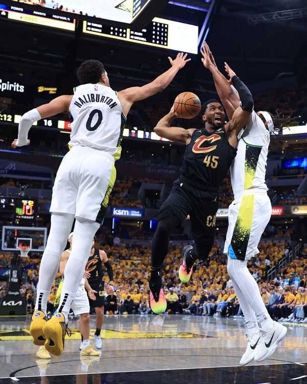 도노번 미첼은 3차전 승리를 이끌었다. 사진= Getty Images/AFP= 연합뉴스 제공