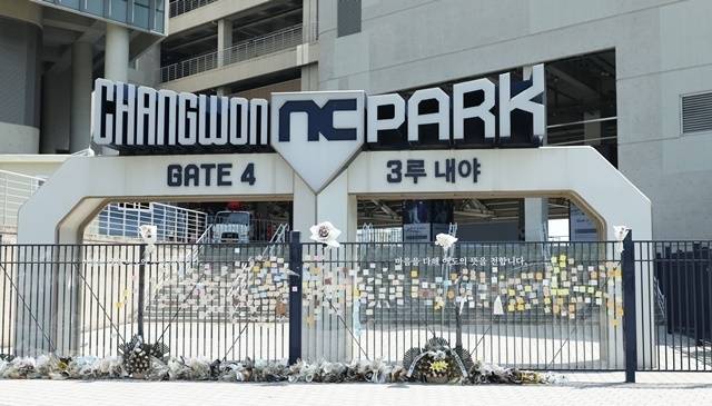 창원 NC 파크의 인명 피해 사고 여파로 재개장이 무기한 연기됐고, 울산 문수야구장이 대체 홈구장으로 결정됐다. 그런 가운데 창원특례시가 5월 18일까지 창원 NC파크 재개장이 가능하다는 입장을 밝혔지만 NC 다이노스 구단은 신중하게 해당 사안을 결정하겠다는 계획이다. 사진=연합뉴스