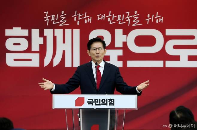 [서울=뉴시스] 조성봉 기자 = 김문수 국민의힘 대선후보가 9일 오후 경기도 수원시 장안구 국민의힘 경기도당 강당에서 열린 경기도당 선거대책위 발대식에서 발언을 하고 있다. (사진=김문수 캠프 제공) 2025.05.09. photo@newsis.com  *재판매 및 DB 금지 /사진=