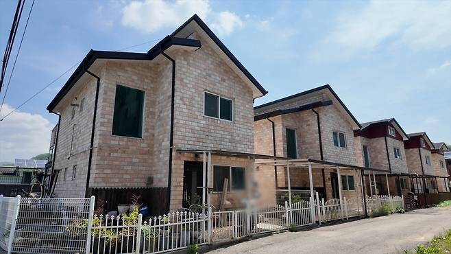 경기도 광주시 초월읍에 있는 2층 단독주택의 모습. [윤병찬 PD]