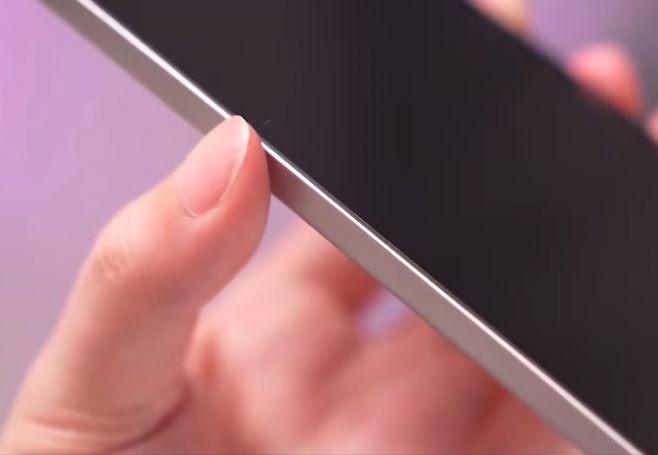 삼성 갤럭시 S25 엣지 [유튜브 @TechTalkTV 갈무리]