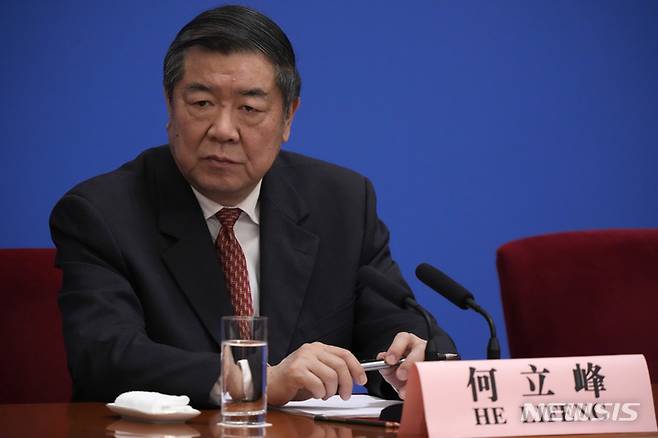 [베이징=AP/뉴시스] ﻿﻿﻿﻿미국과 중국이 10일(현지 시간) 스위스 제네바에서 고위급 무역 협상을 시작했다. 사진은 허리펑 부총리 겸 중앙정치국 위원이 2023년 3월 13일 전국인민대표대회(전인대) 폐막식 내외신 기자회견에 참석한 모습. 2025.05.10