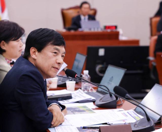 ▲이성윤 의원은 10일 "국힘이 간밤에 윤석열처럼 대선후보를 내란대행으로 바꿔치기하는 야습(夜襲) '정치 쿠데타'를 일으켰다"고 비난했다. ⓒ이성윤 의원 페이스북