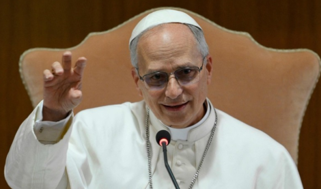 레오 14세 교황이 10일(현지시간) 바티칸 시노드홀에서 추기경들에게 연설하고 있다. AFP연합뉴스