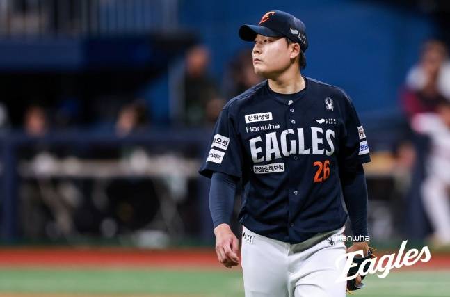 한화 한승혁이 9일 고척 키움전서 한곳을 응시하고 있다. /사진=한화 이글스 제공