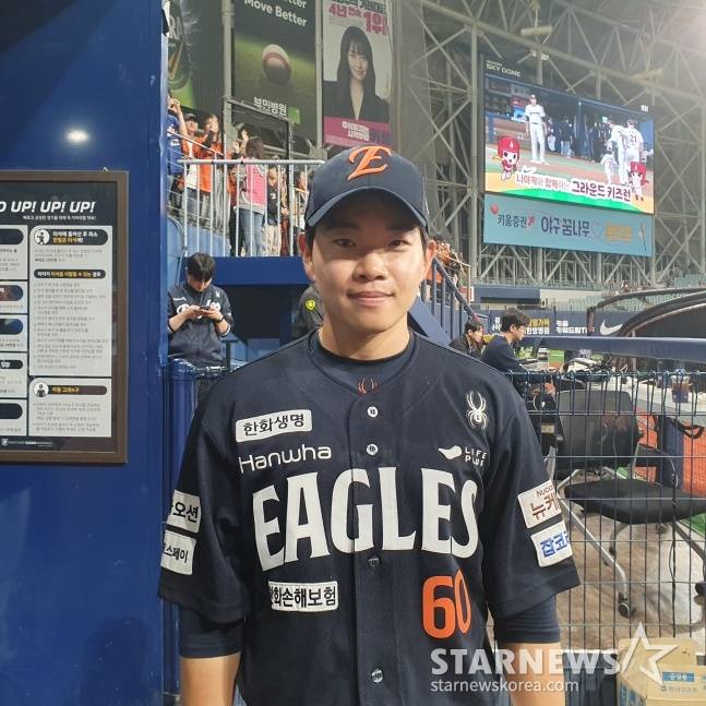 한화 이승현이 10일 고척 키움전ㅊ을 승리로 이끈 뒤 스타뉴스와 인터뷰에 응하고 있다. /사진=김동윤 기자