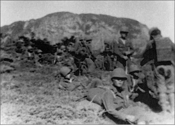 1948년 9월, 한라산 정상 부근에서 작전중인 9연대장병들 ⓒ제주의소리 자료사진