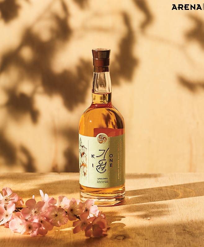 알코올 함유량 46% │ 용량 700mL 테이스팅 노트 나무, 오렌지, 꿀