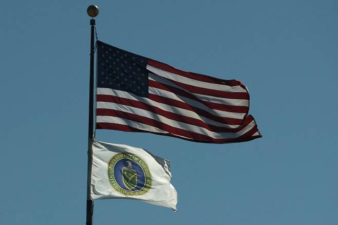 미국 에너지부를 상징하는 깃발. (사진=AFP)