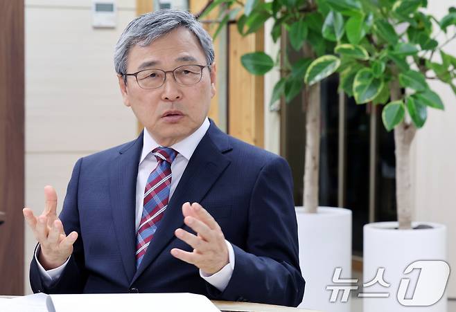 정근식 서울시교육감이 8일 서울 종로구 서울시교육청 집무실에서 뉴스1과 인터뷰를 하고 있다. 2025.5.8/뉴스1 ⓒ News1 이동해 기자