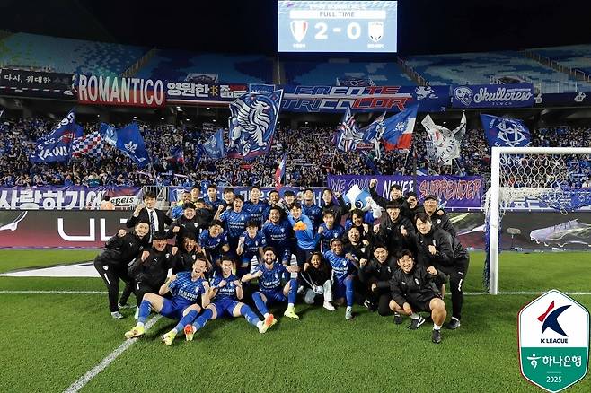 수원 삼성이 11일 천안시티를 2-0으로 꺾고 K리그2 3위로 올라섰다. (한국프로축구연맹 제공)