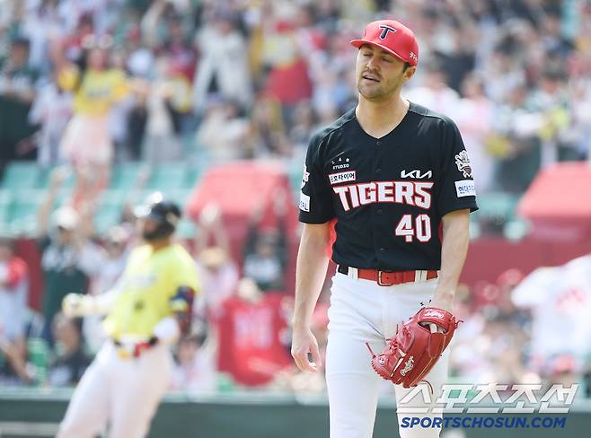 11일 인천 SSG랜더스필드에서 열린 시범경기 KIA-SSG전. 2회말 2사 2, 3루 조형우에게 2타점 적시타를 허용한 네일이 아쉬워하고 있다. 인천=정재근 기자 cjg@sportschosun.com/2025.5.11/