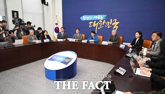 피해자들은 공론화 이후 여의도에서 다시 일하지 못하게 될까 두려웠지만, 또 다른 피해자와 당직자들의 2차 가해를 막기 위해 목소리를 내기로 결심했다고 말했다. /박헌우 기자