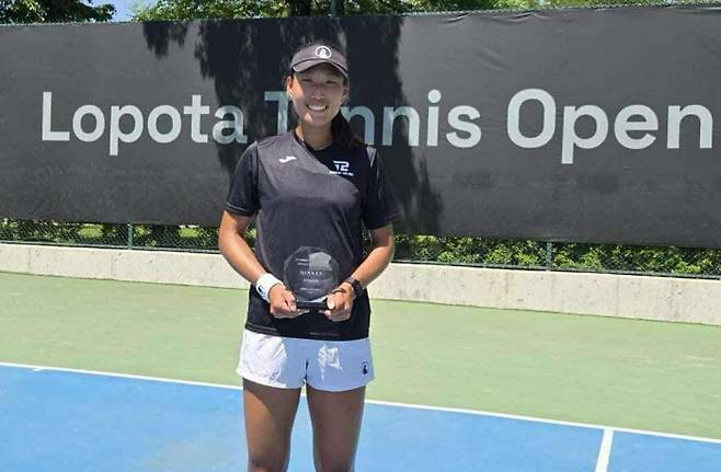 ITF 로포타 대회에서 우승한 이영서