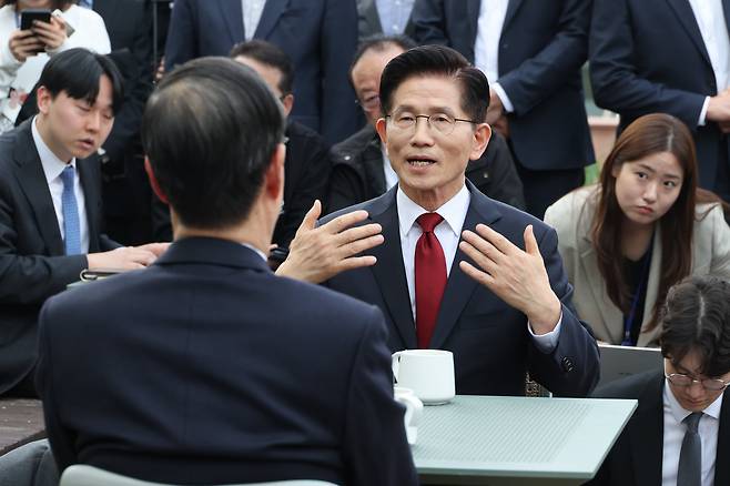 김문수 국민의힘 대통령 후보와 한덕수 무소속 대선 예비후보. 뉴스1 ⓒ News1 안은나 기자