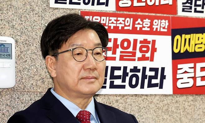 권성동 국민의힘 원내대표가 9일 오전 서울 여의도 국회에서 조속한 단일화를 촉구하는 단식을 사흘째 이어가고 있다. 김경호 선임기자 jijae@hani.co.kr