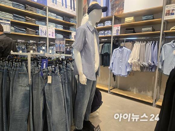 NC베이직 송파점 데님 코너 전경. [사진=박은경 기자]