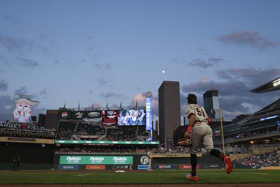 5회 수비에 나서는 이정후. AP=연합뉴스