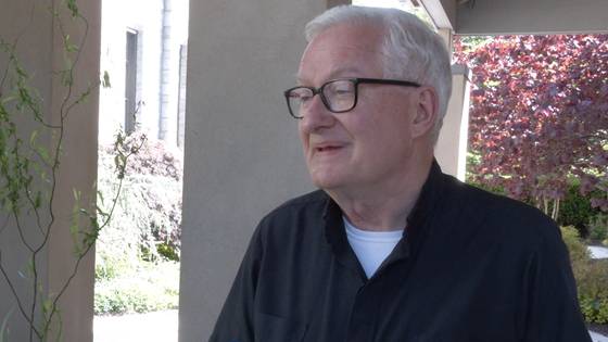 10일(현지시간)교황 레오 14세의 모교인 미국 펜실베이니아 빌라노바대학의 성당에서 진행된 미사에 앞서 학교가 포함된 성 토마스 교구를 담당하는 조셉 나그로 신부가 중앙일보와 인터뷰하고 있다. 빌라노바=강태화 특파원