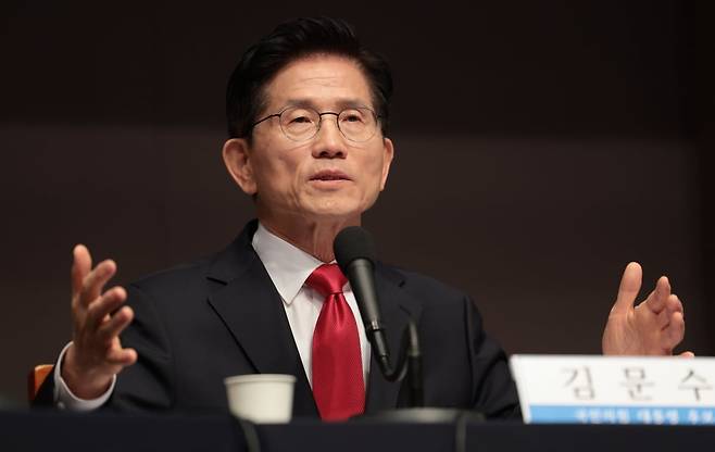 국민의힘 김문수 대선 후보가 8일 서울 중구 한국프레스센터에서 열린 관훈클럽 토론회에서 발언하고 있다./연합뉴스
