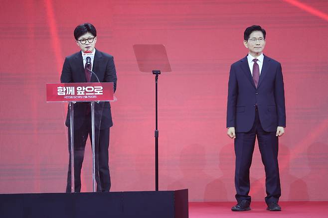 3일 경기 고양시 킨텍스에서 열린 국민의힘 전당대회에서 국민의힘 대선 후보로 김문수 후보가 선출된 가운데 한동훈 후보가 승복 연설을 하고 있다. 연합뉴스