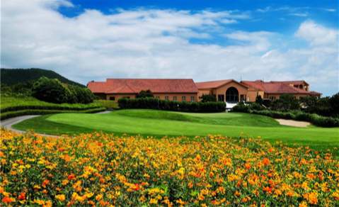 제주 서귀포시 표선면 사이프러스 골프&리조트 서코스 9번 홀에서 바라본 클럽 하우스. 사이프러스 골프&리조트