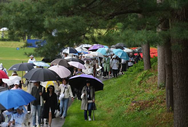 아람코 챔피언십 첫날 박성현을 보기 위해 많은 팬들을 모였다. LET