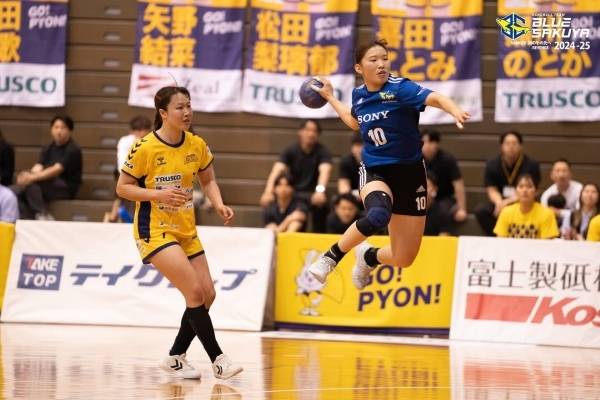 사진 2024-25 시즌 여자 핸드볼 리그 H 30라운드 블루 사쿠야와 오사카 러비츠의 경기 모습, 사진 출처=블루 사쿠야