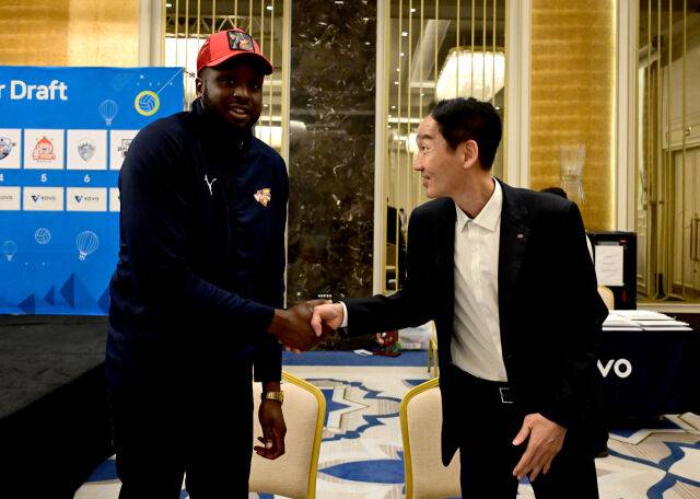 에반스와 한국전력 김철수 단장./KOVO