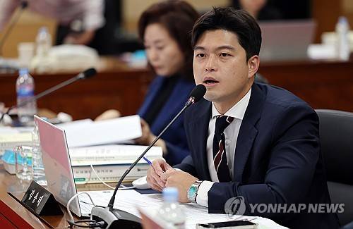 질의하는 김용태 의원 [연합뉴스 자료사진]
