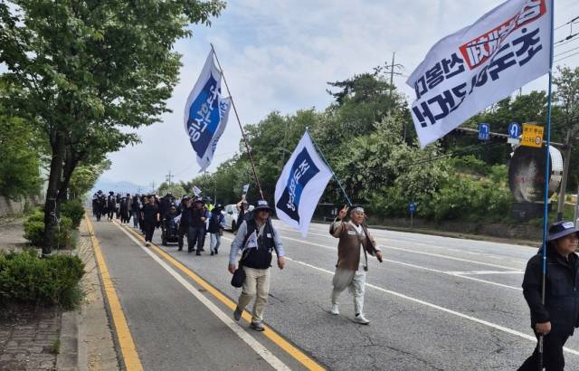 ▲서울에서 시작되어 전국 20여개 검찰청을 도보로 방문하는 이 장정은 전주지검 이후 시민들의 자발적 주도로 군산지청(15일)과 정읍지청(16일), 남원지청(17일)을 순차적으로 방문하게 된다. ⓒ조국혁신당 전북자치도당