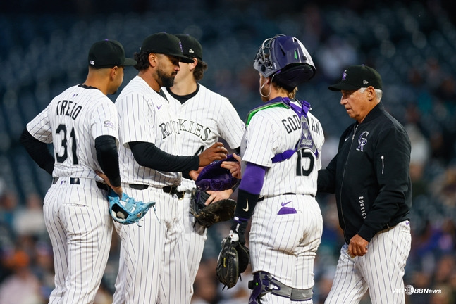 Bud Black visiting the mound.